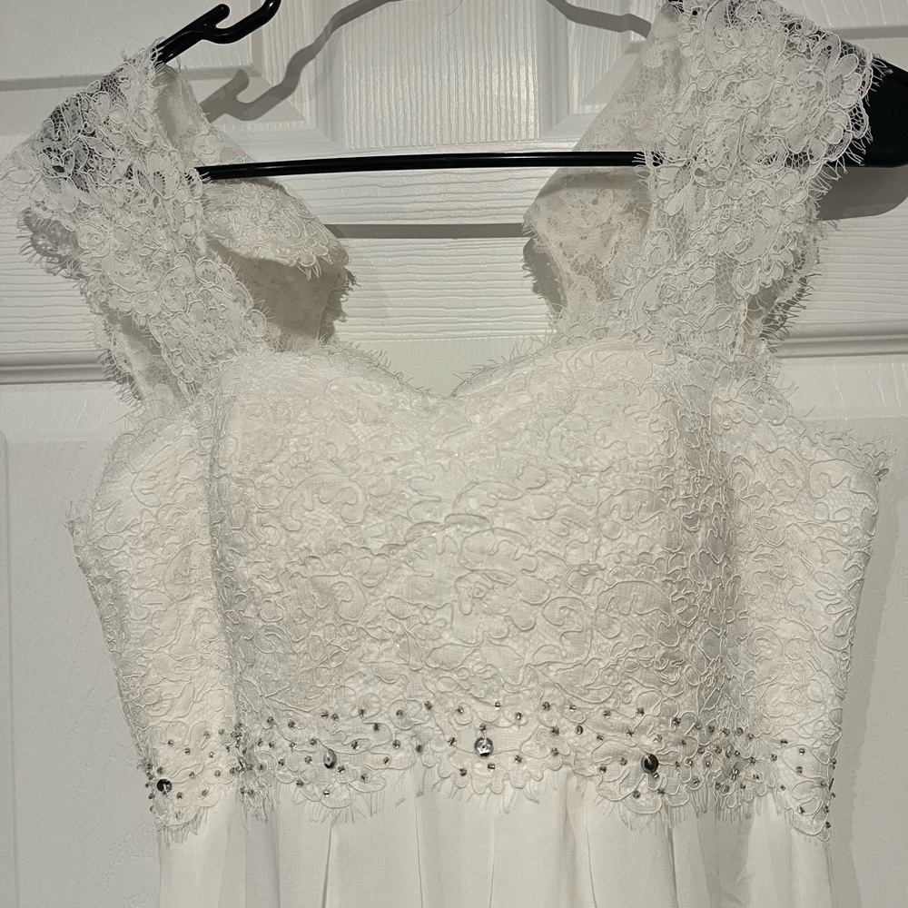 Elegant White Lace Wedding Dress